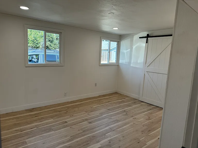 690 W B St #B — Photo 3
