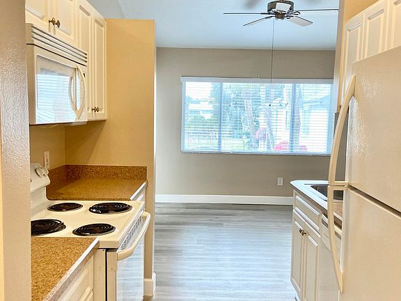 5th image of 226 Beach Park Ln Unit 78