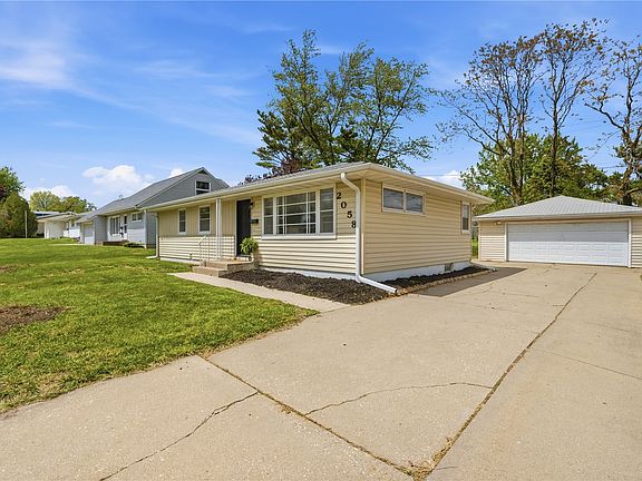 2nd image of 2058 42nd St NE