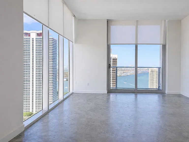 151 SE 1st St #Penthouse 2 — Photo 5