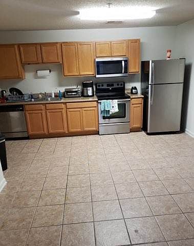 Kitchen with amenities