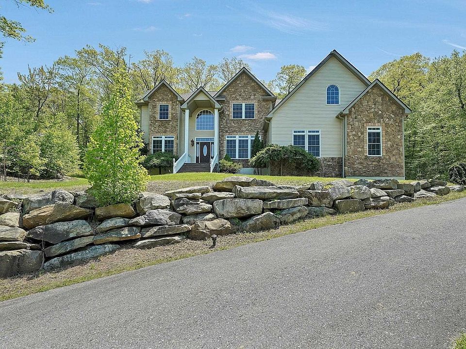 2nd image of 74 Emma Way
