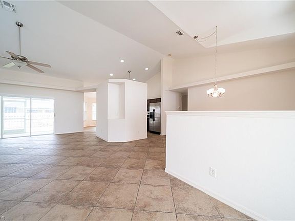 4th image of 2724 SW 22nd Ave