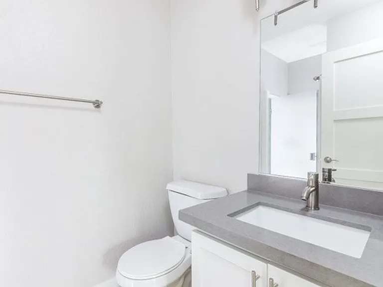 Poets Corner Apartments — Photo 3