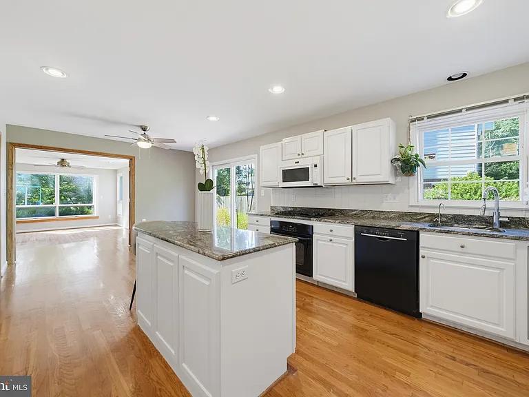 16818 Briardale Rd — Photo 16