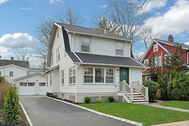 1st image of 3 Laurel Pl