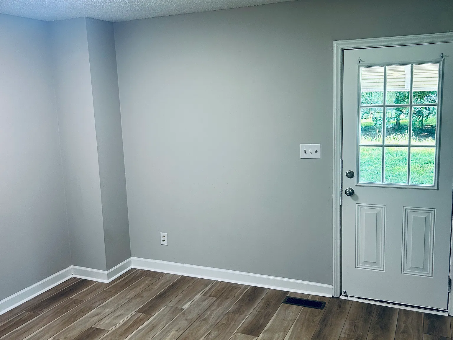 820 Valley Creek Dr — Photo 4