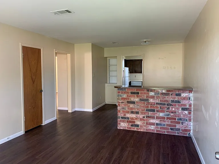 Lamplighter Apartments — Photo 2