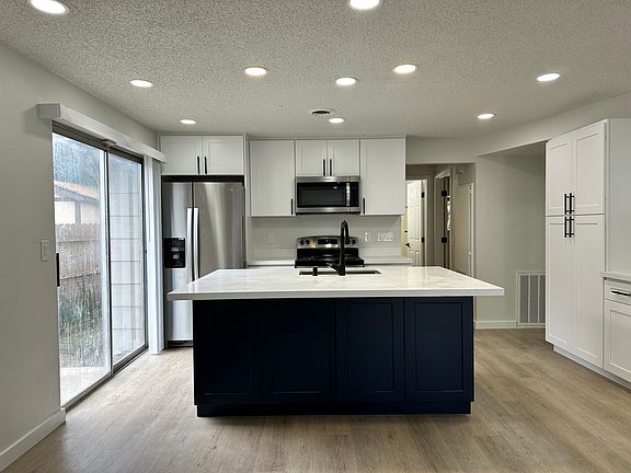3rd image of 1809 & 1811 C St SE #1811