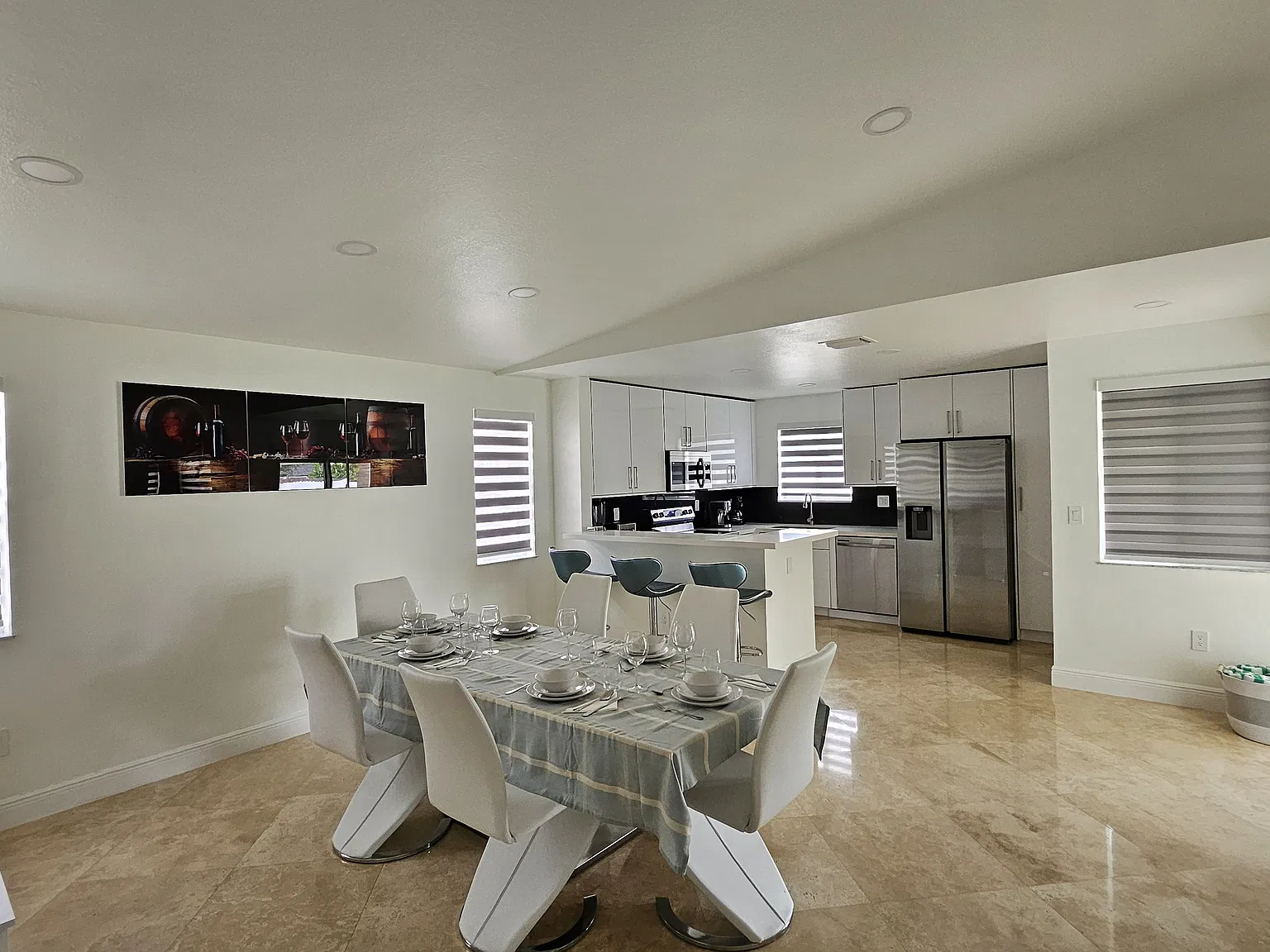 4 bed, 2407 sqft, $5,500 — Photo 3