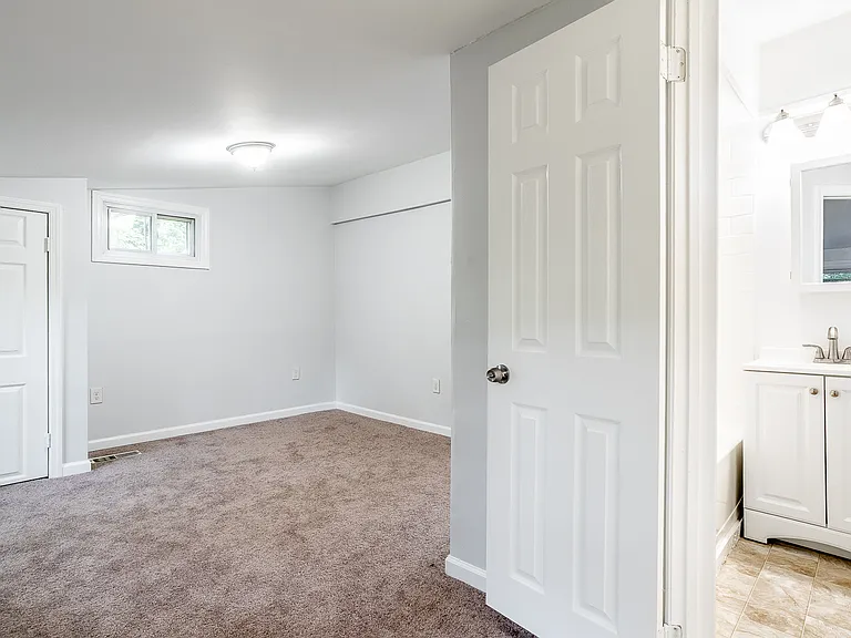 17 W Buckingham Ave — Photo 9