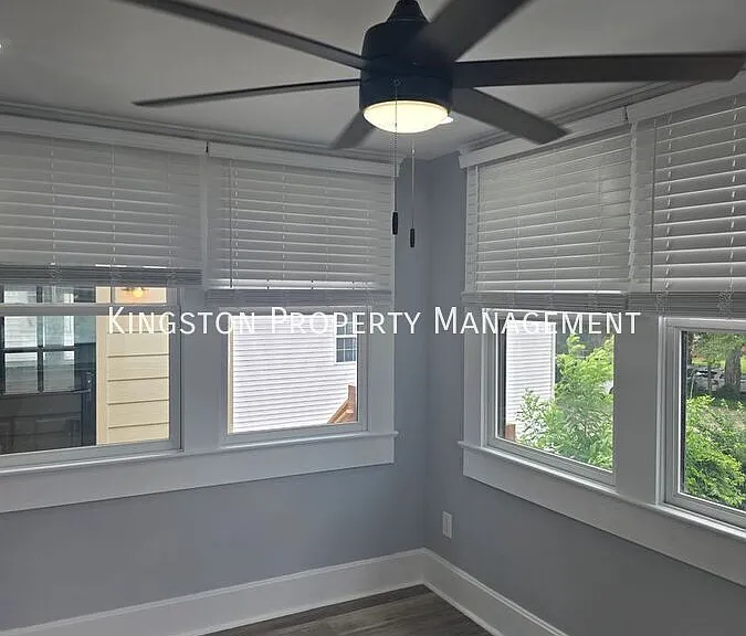 451 E Maxwell St #4 — Photo 1
