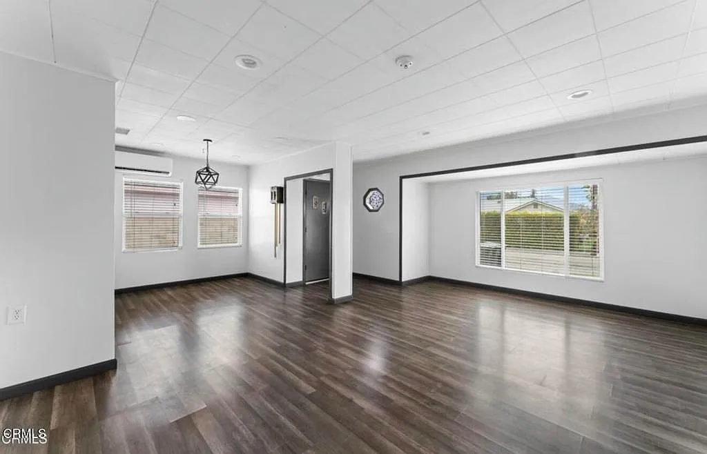 3 bed, 1.0 bath, 2100 sqft, $3,200 — Photo 3