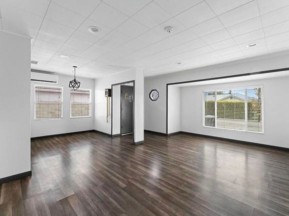 3rd image of 269 Sheppard Rd #1