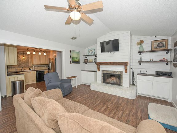 4th image of 229 Caledonia Dr