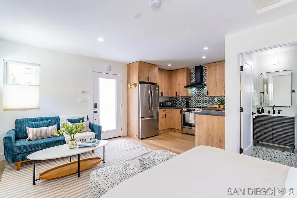 1 bed, 1.0 bath, 324 sqft, $3,100 — Photo 3
