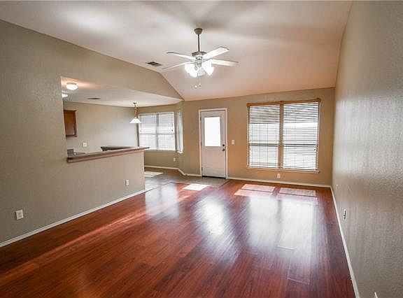 4th image of 112 Windy Knoll Ln