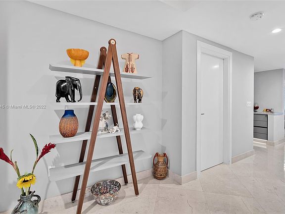 3rd image of 2627 Bayshore Dr #1001