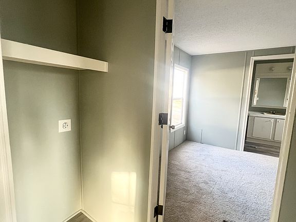 4th image of 31 Pickard Ln