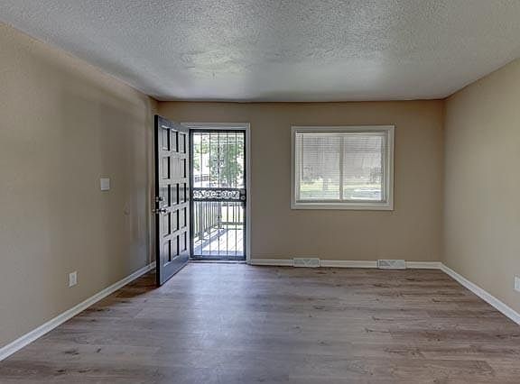 5th image of 4629 Elmwood Ave