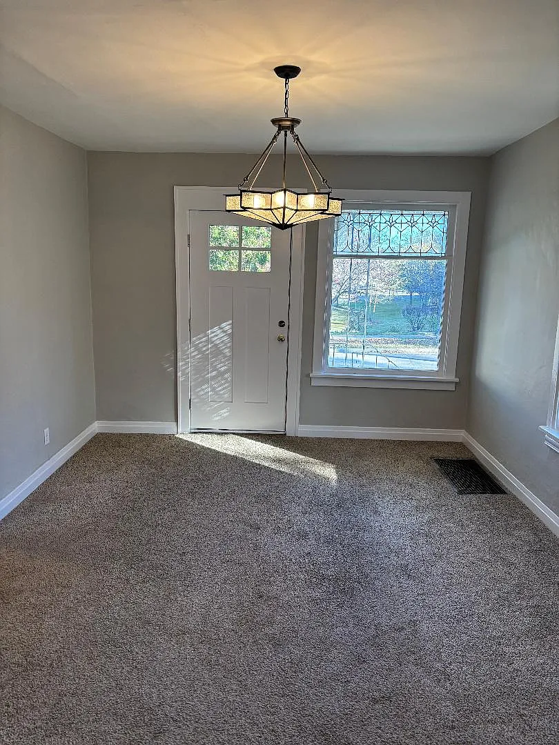 3 bed, 1084 sqft, $2,200 — Photo 4