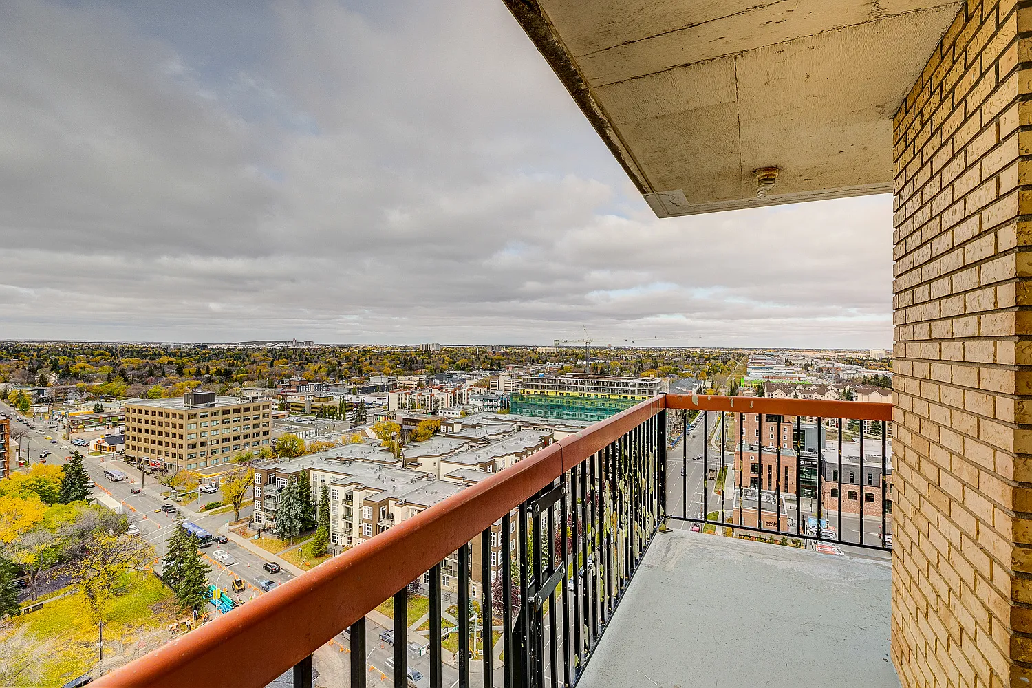 Lamplighter Apartments — Photo 1