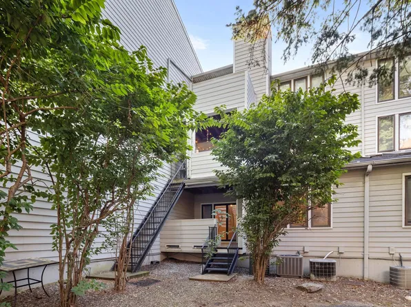 766 Spinnaker Ct, Secaucus, NJ 07094