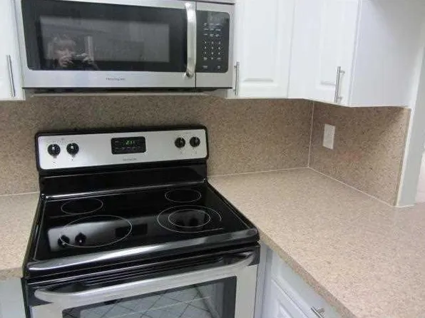 8343 Lake Dr APT 207, Doral, FL 33166