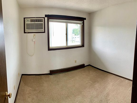 4th image of 313 1st St E APT 5