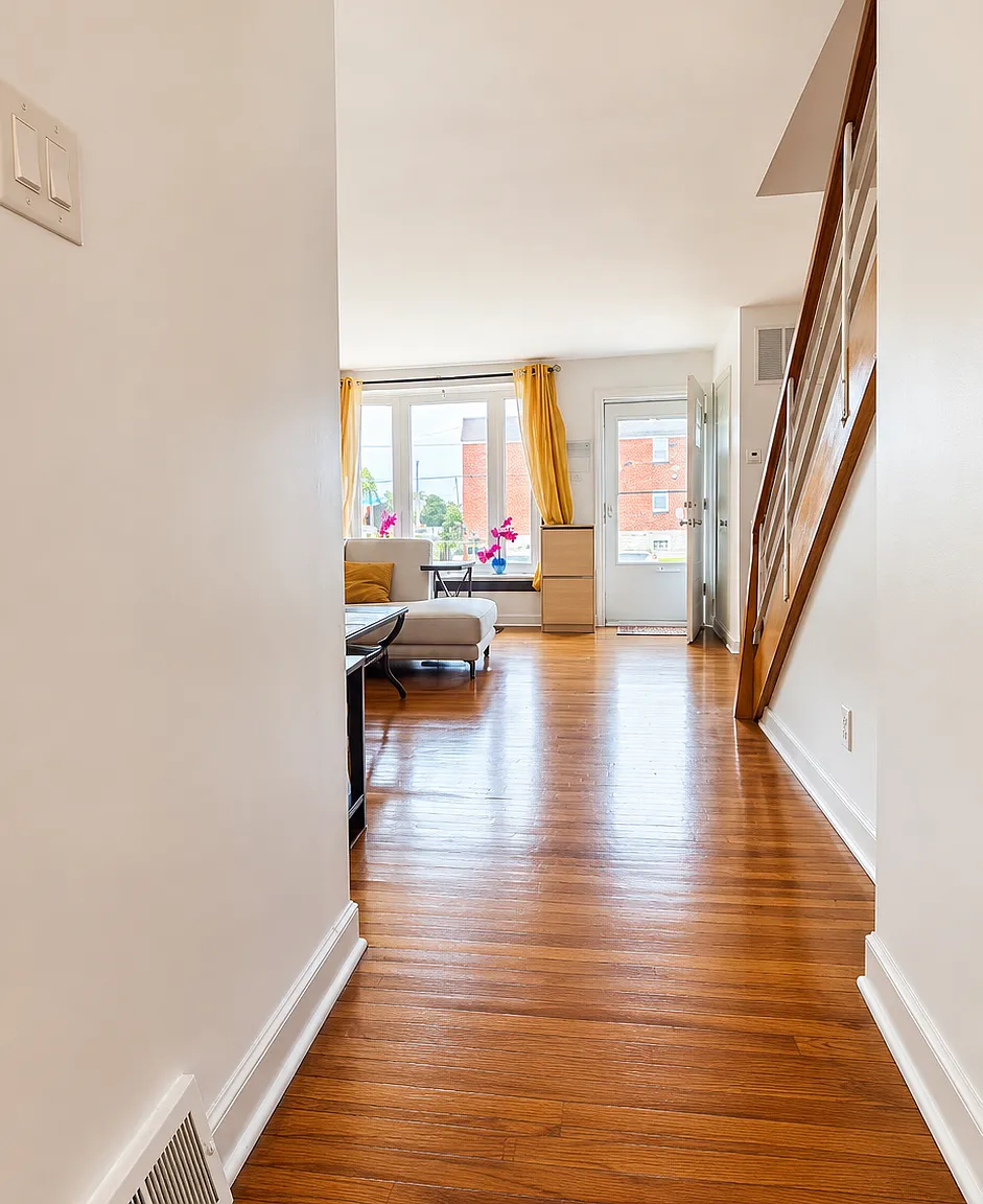 3 bed, 1126 sqft, $2,400 — Photo 2