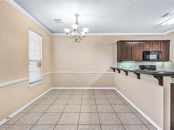 3rd image of 108 Forest Dr