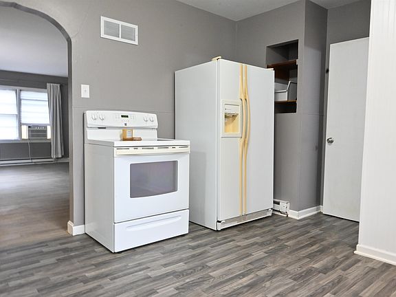 5th image of 308 Maple St