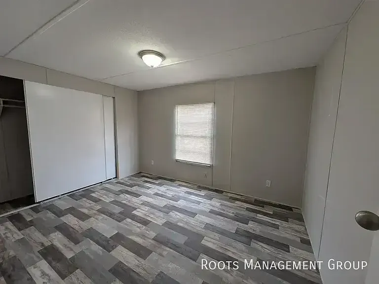 700 E 6th St #104 — Photo 6