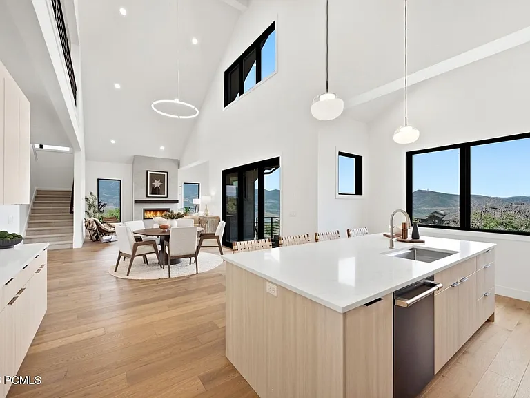 1285 E Lasso Trl — Photo 17