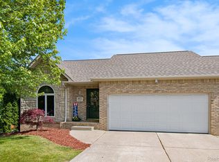 6073 Belmont Ct, Grand Blanc, MI 48439