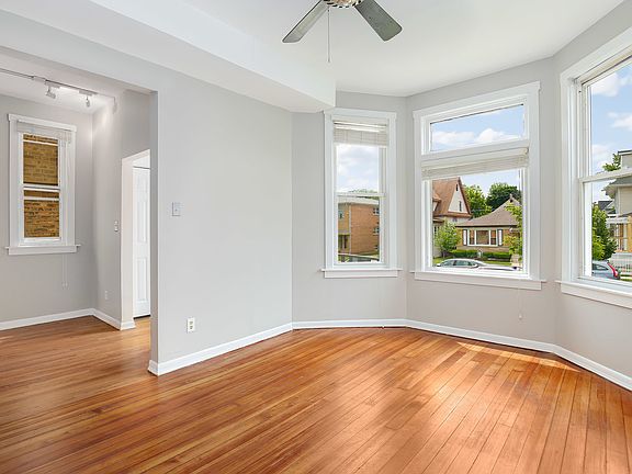 4th image of 4844 W Berteau Ave