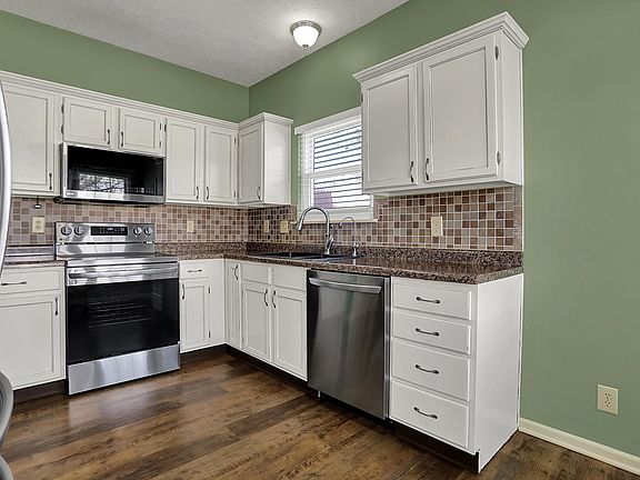 5th image of 701 Downing Dr
