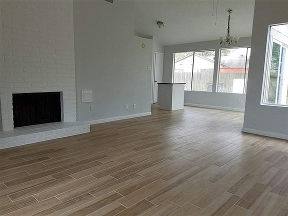 3rd image of 3215 Sam Houston Dr