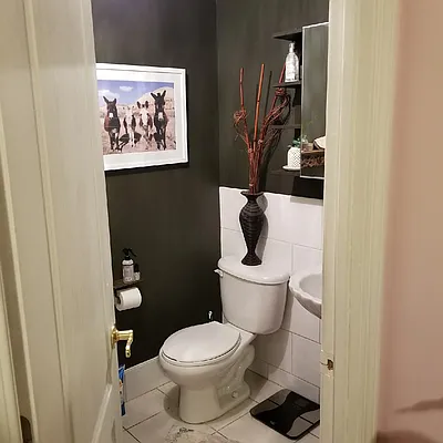 Rented by Joel Weisz, LREB | media 10
