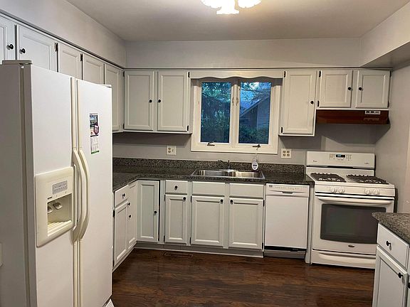 5th image of 228 Woodstock Ave