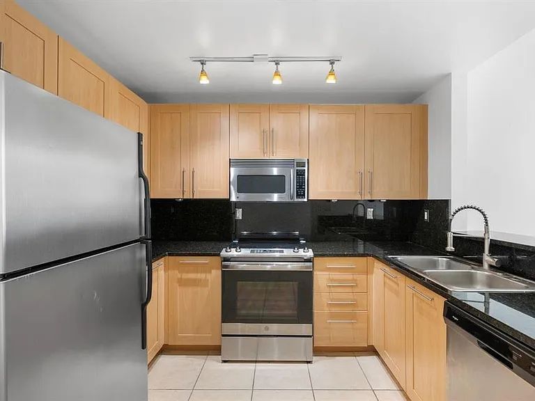 511 SE 5th Ave #615 — Photo 3