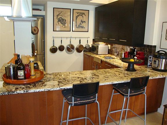 5th image of 700 Melrose Ave APT A23