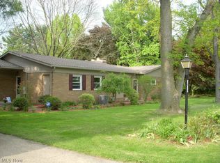 1015 Deborah St NW, North Canton, OH 44720