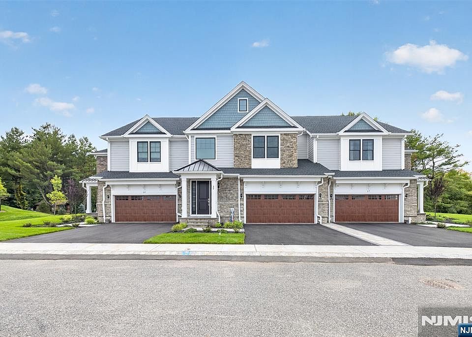 1st image of 15 Muirfield Lane