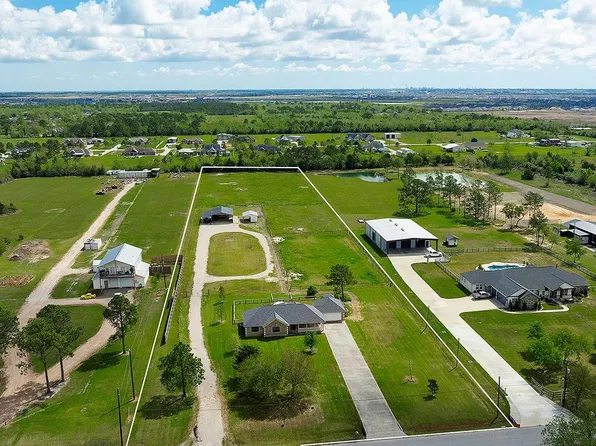 1403 Avenue L, Santa Fe, TX 77510