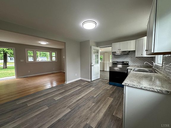 4th image of 221 Laurel Dr