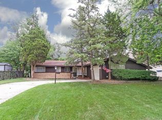 11 Wareham Ln, Schaumburg, IL 60193