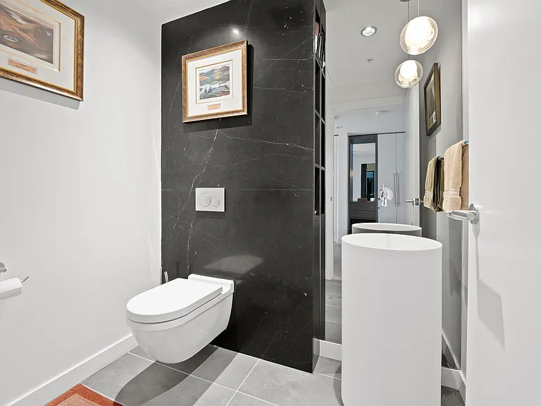 1289 Hornby St #4X10 — Photo 17