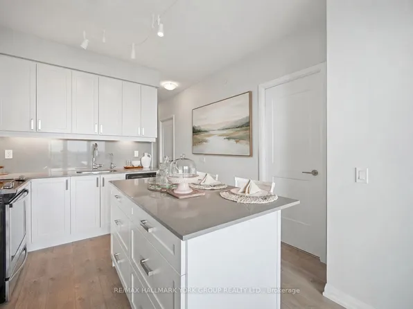 7895 Jane St Unit 2117, Vaughan, ON L4K 2M7