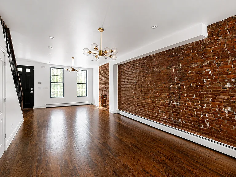 12 Roosevelt Pl #2B — Photo 3